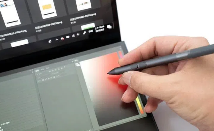It also gives designers and illustrators the luxury of an additional screen so that they can focus on what’s important – their creativity. 