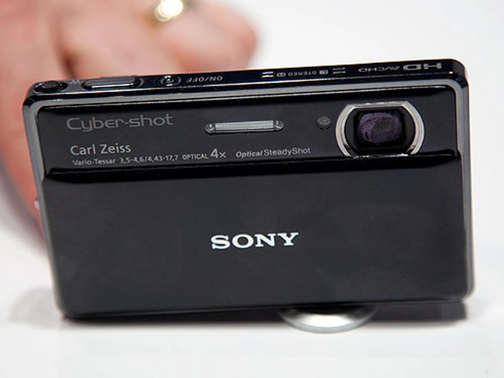 The new Cyber-shot DSC-TX100V features a 3.5" OLED touch screen, records 1080/60p movies, 16.2-megapixel "Exmor R" CMOS sensor, iSweep Panorama, 3D still image and 3D Sweep Panorama, Backlight Correction and Backlight Defocus.