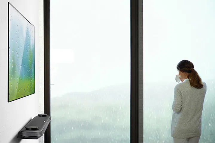 The 65-inch W7 is only 2.57mm thin.