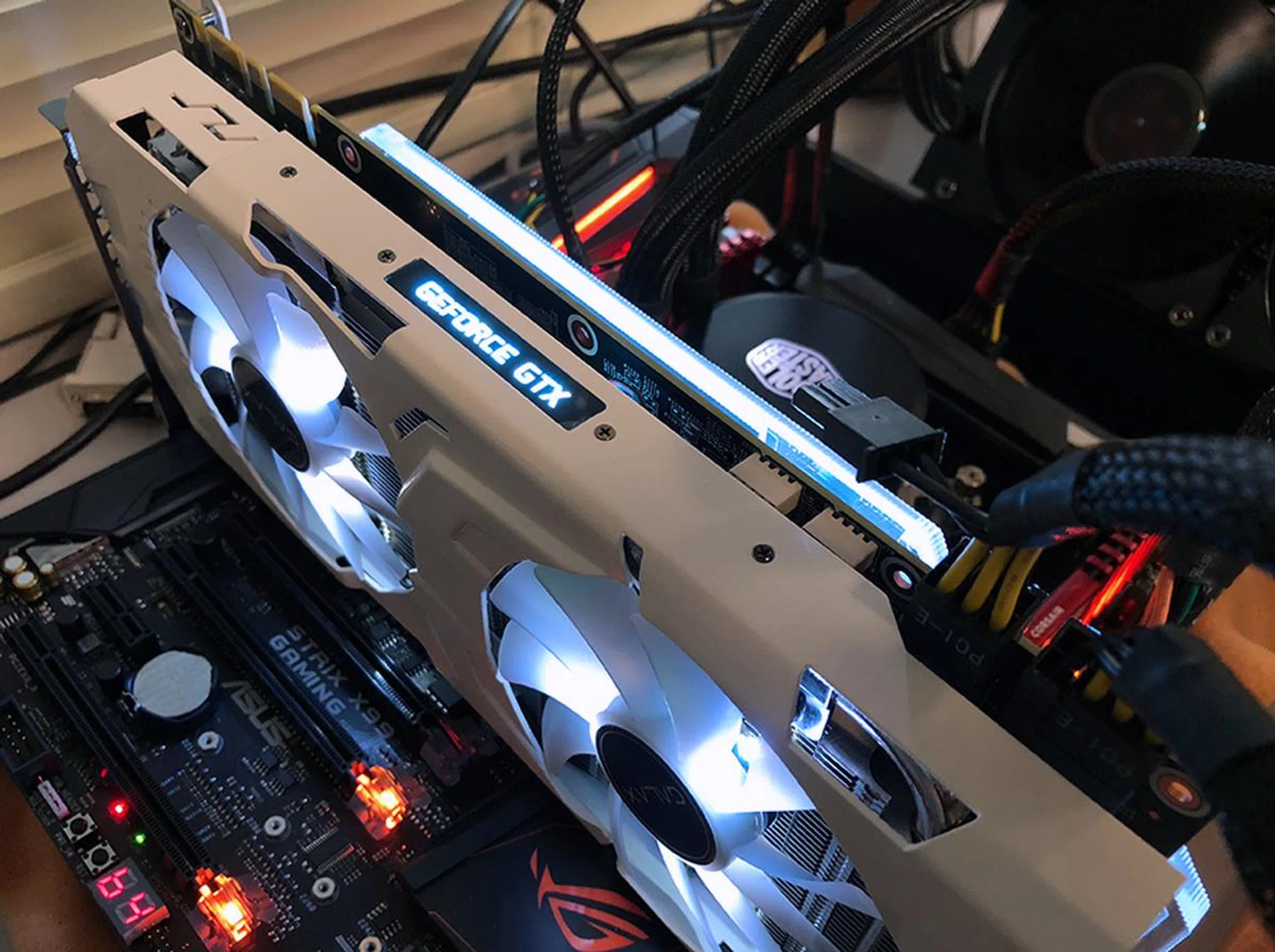 Want to show off your rig? The Galaxy GeForce GTX 1070 Ti EX-SNPR White comes with customizable RGB lighting effects.