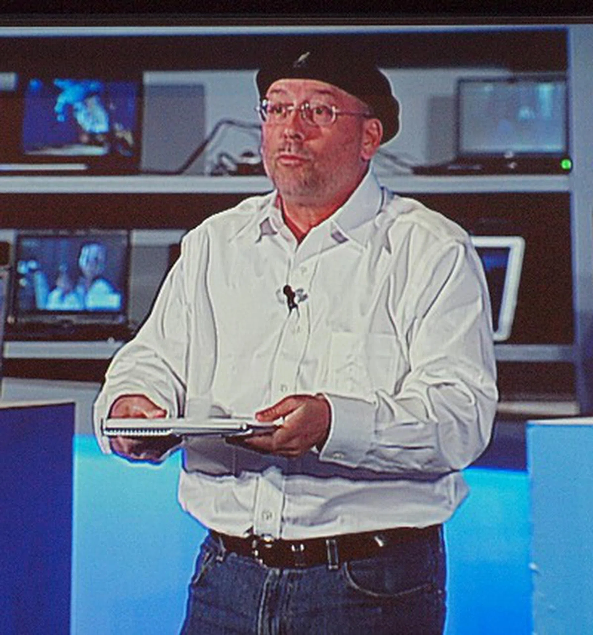  Mooly Eden, VP and GM of the Mobile Platforms Group at Intel, was showing off just how thin, light and affordable that the new breed of ultrathin notebooks have become thanks to the Montevina Plus platform update.  