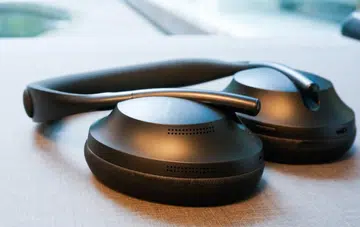 Bose's new noise-cancellers have a completely new design.