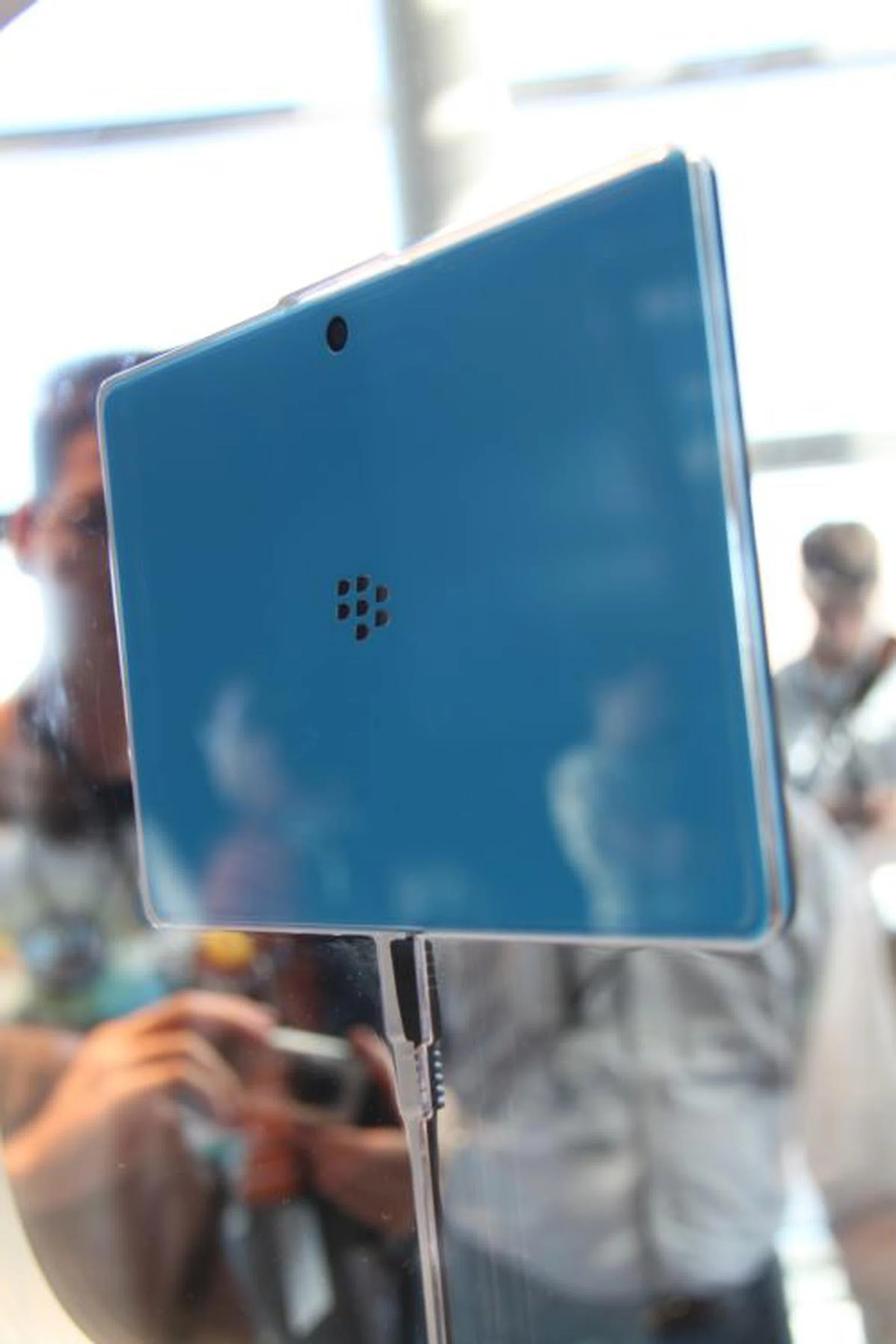 Besides black with a 16GB and 32GB indicated at the backs of two running units, one of the three units on display had a blue case. Oh and that's the 5-Megapixel camera at the top.