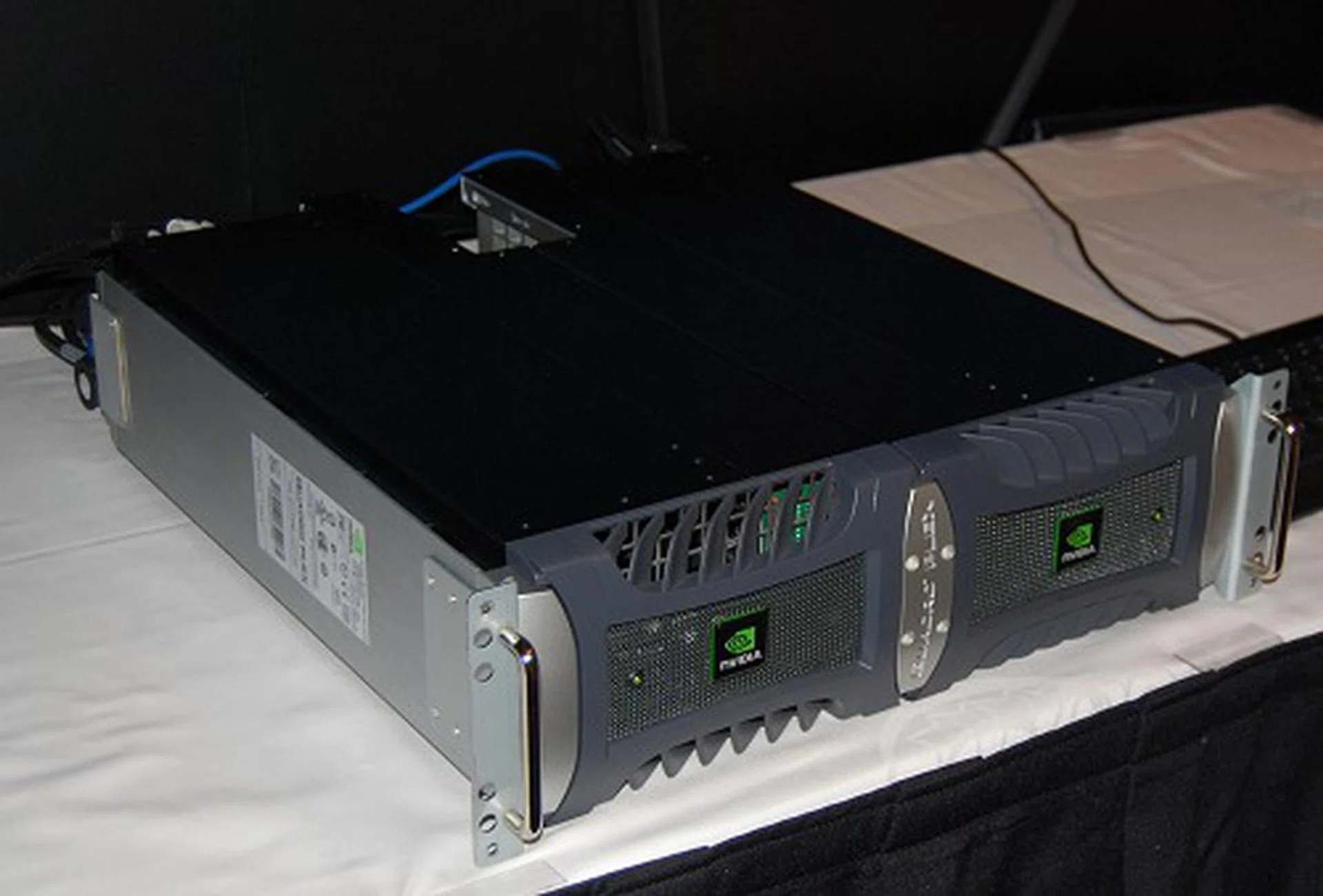 Here's a closer look at the Dell Precision Quadro Plex system driving this visual treat.