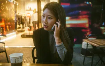 여보세요? Opensignal releases its November 2024 report on 5G, benchmarking 18 Asia Pacific cities. Photo by Gabriel Gonzalez on Unsplash.