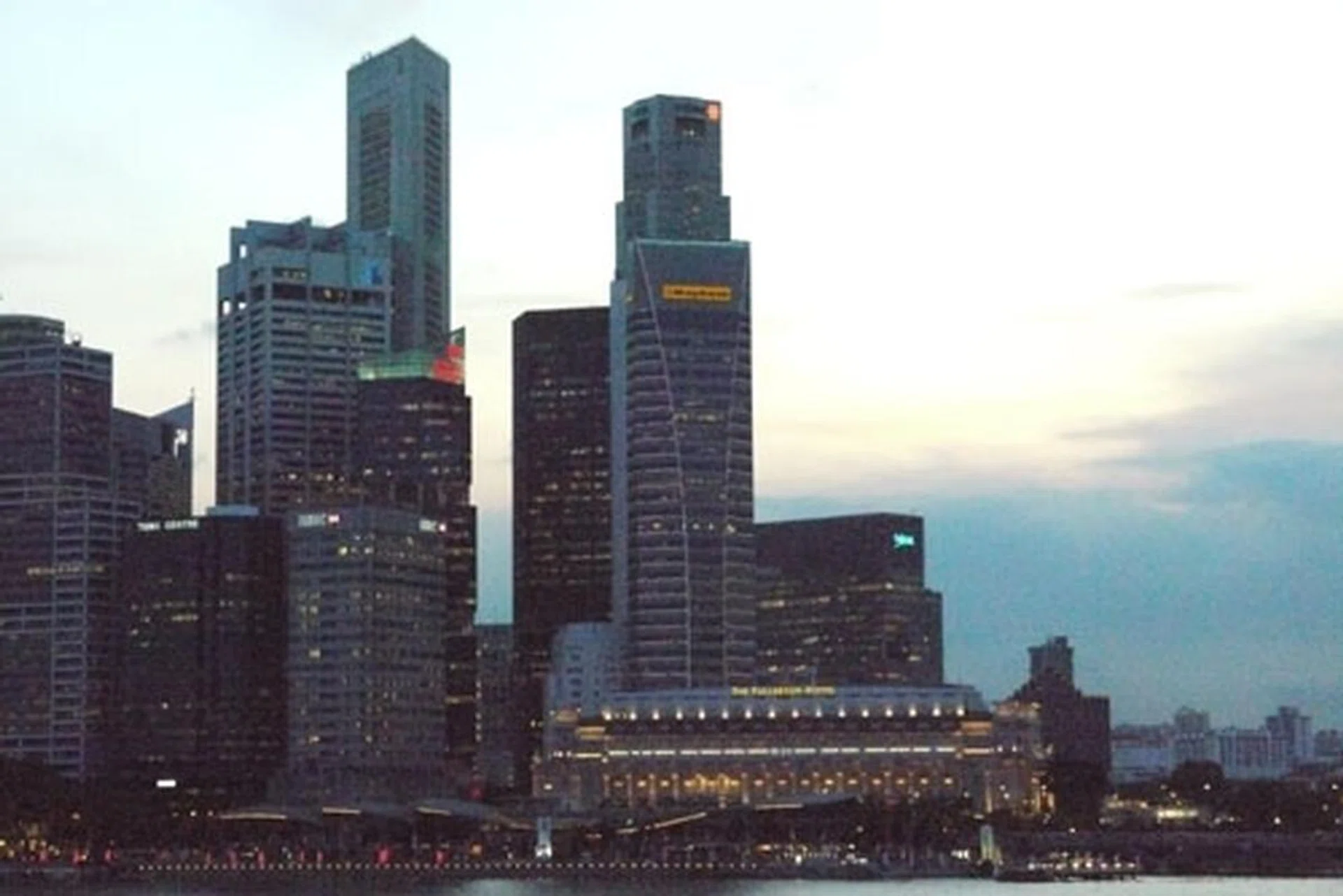 1/125 sec at f/8, ISO6400.