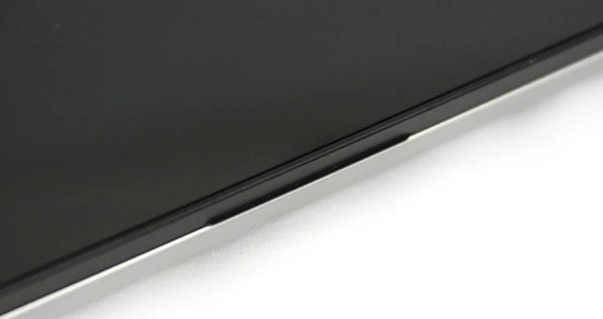 That tiny notch is all you have to work with to open the Spectre. We hope you have long enough fingernails!