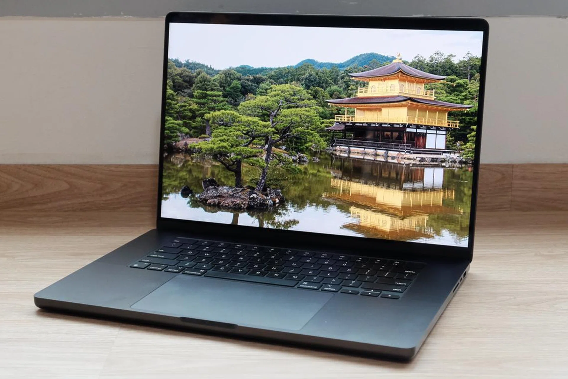 Apple currently offers the MacBook Pro in 14-inch and 16-inch screen options. Photo: HWZ