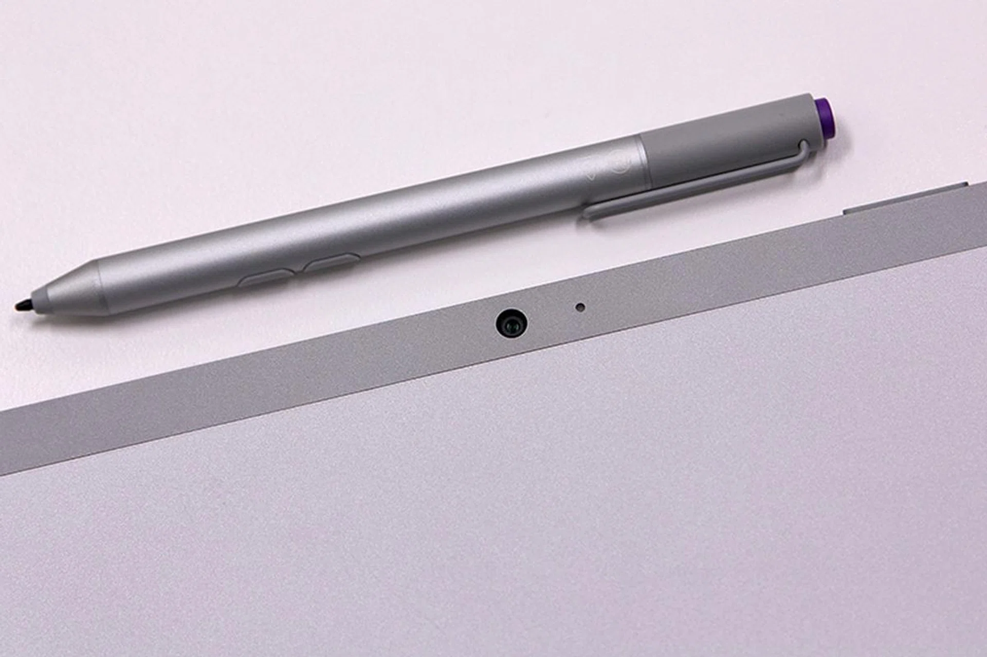 Gone is the Surface Pro 3's 5MP, fixed focus rear camera. The rear camera on the Surface 3 has an 8MP sensor, and is capable of autofocus.
