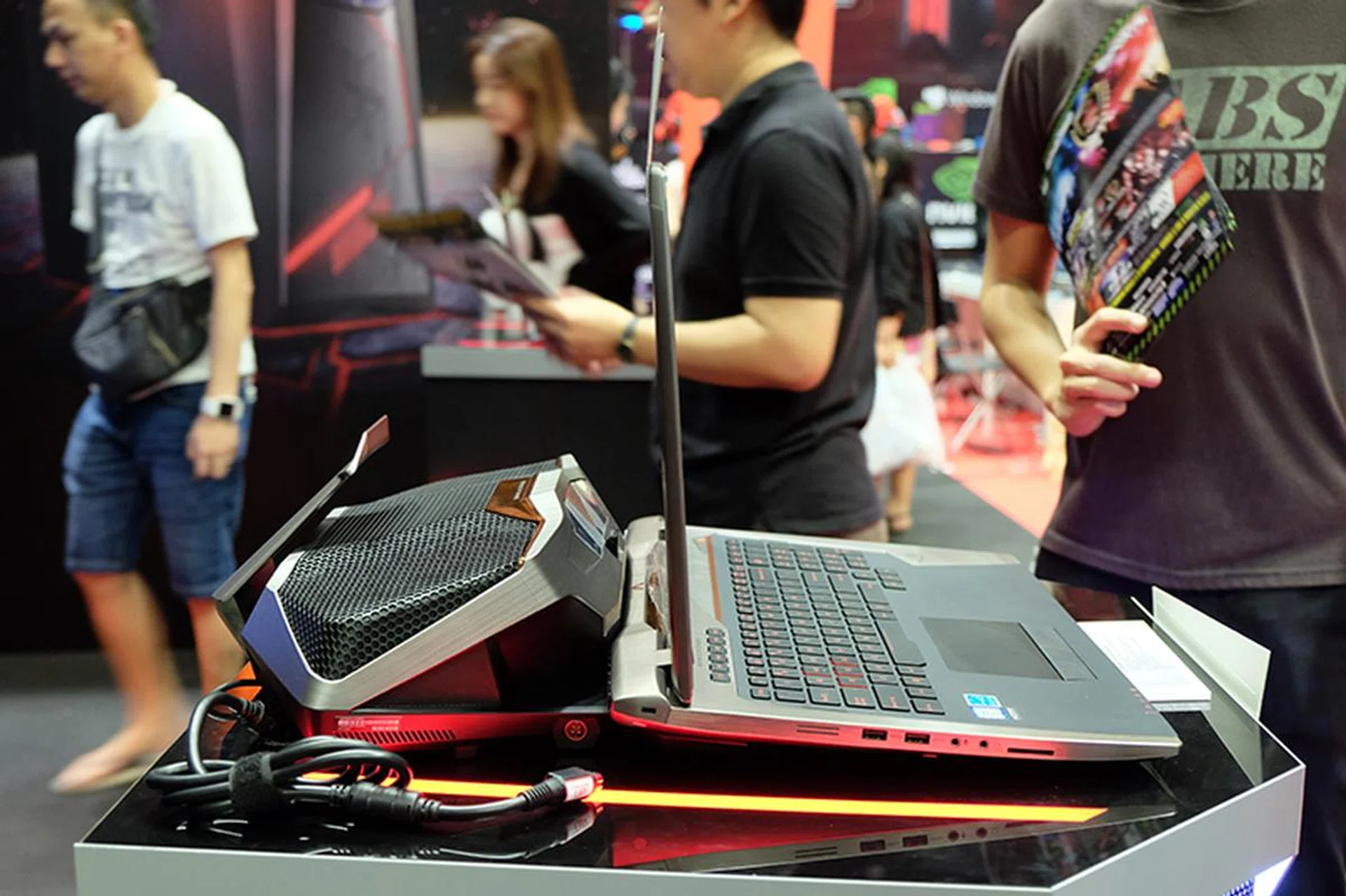 The ASUS ROG GX700 might just be the definition of extravagance. It boasts an overclockable Intel Core i7-6820HK processor, a whopping 32GB of RAM, and a desktop-class NVIDIA GeForce GTX 980 graphics card. It even comes with its own liquid-cooling dock for maximum overclocking performance, and there's almost nothing you could wish for that it doesn't have. Of course, it doesn't come cheap and will cost you a hefty $6,198. Freebies include a one-year anti-virus subscription, an ROG gaming mouse, Tom Clancy's The Division, and a one-year data recovery protection plan.