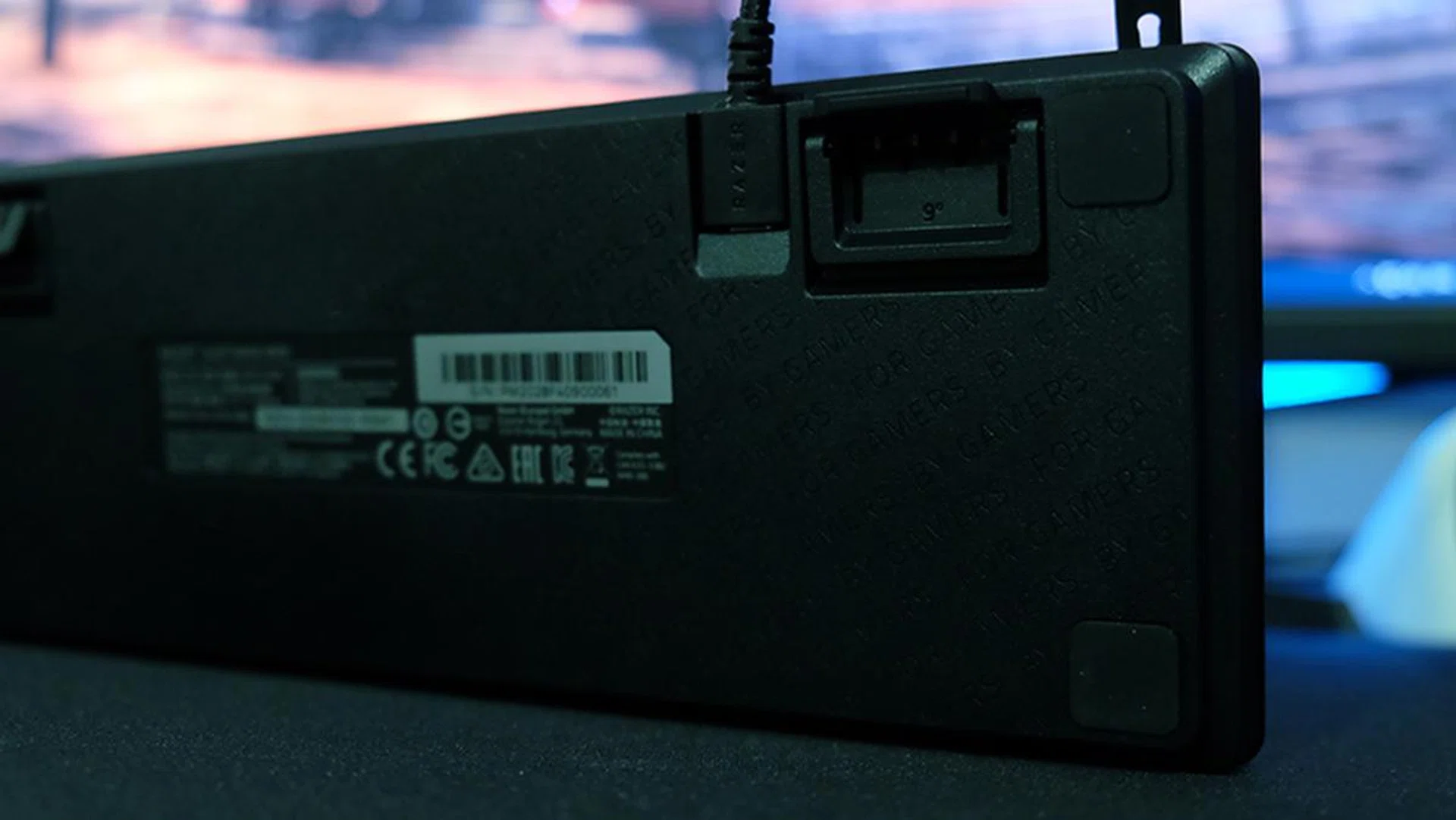 The Huntsman Mini comes with two sets of keyboard feet.