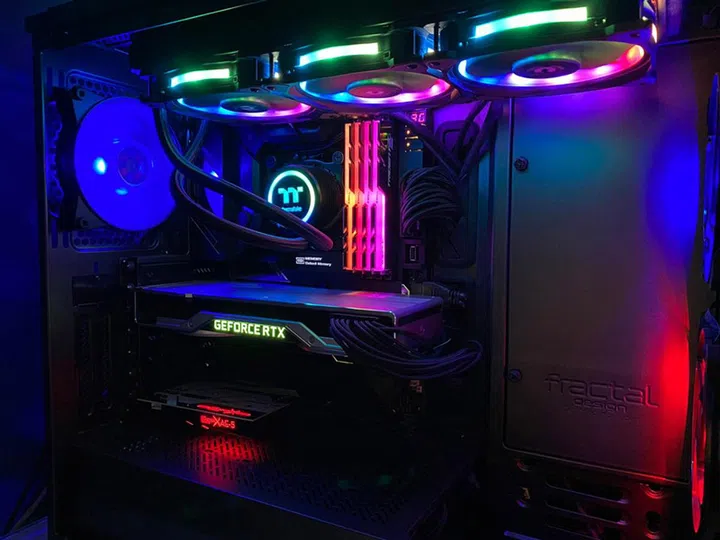 My casing of choice is the Define R6 by Fractel Design, and you're also looking at a Thermaltake AIO Liquid Cooler system, the Floe DX RGB 360 TT Premium Edition.