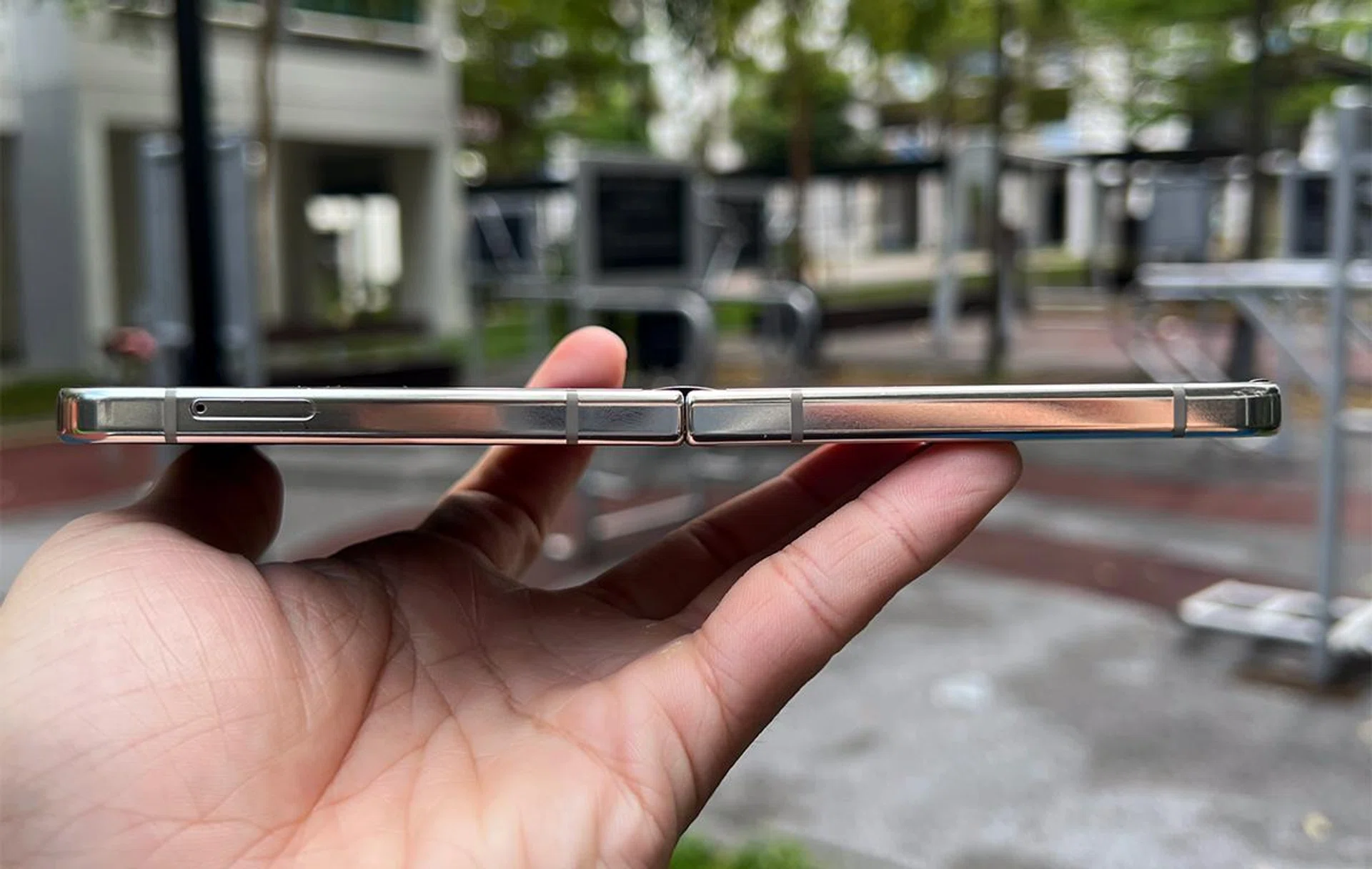 Samsung Galaxy Z Flip5, clamshell open.