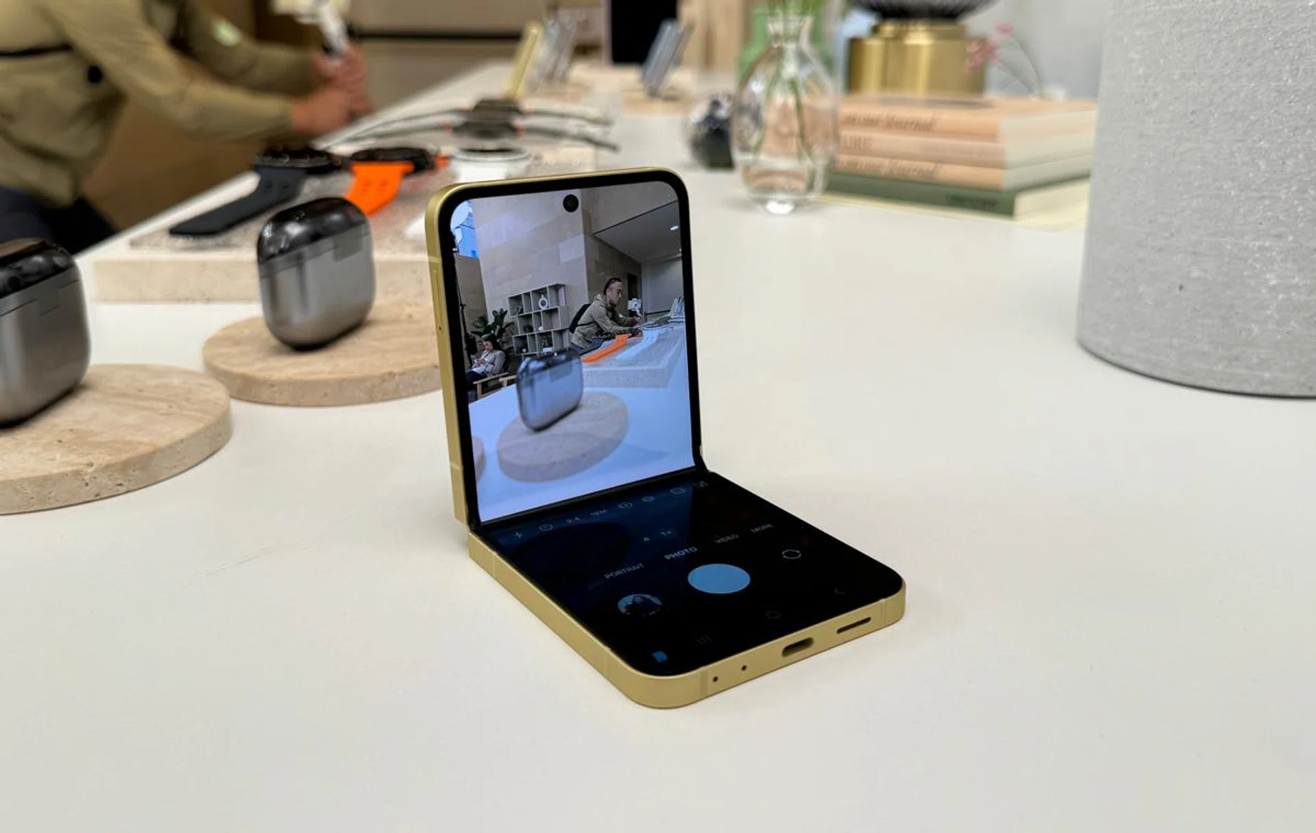 Samsung Galaxy Z Flip6. Photo: HWZ.