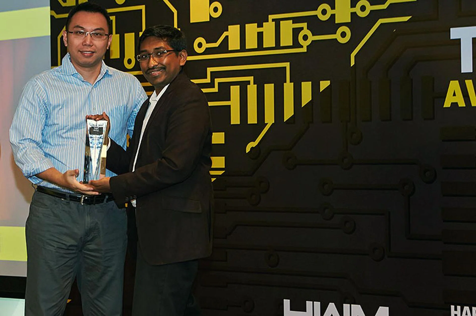 The Aorus X7 Pro is the winner of our Best Gaming Notebook category. Here's Mr. Jen-Ping Hsu, Gigabyte's Regional Sales Manager, accepting the award.