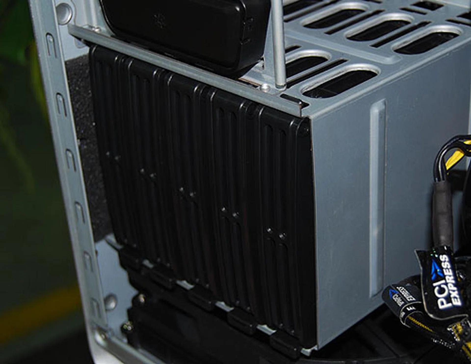  The hot-swappable hard drive bays in the FT02. Notice the padding at the front of the drive bays to reduce noise.  