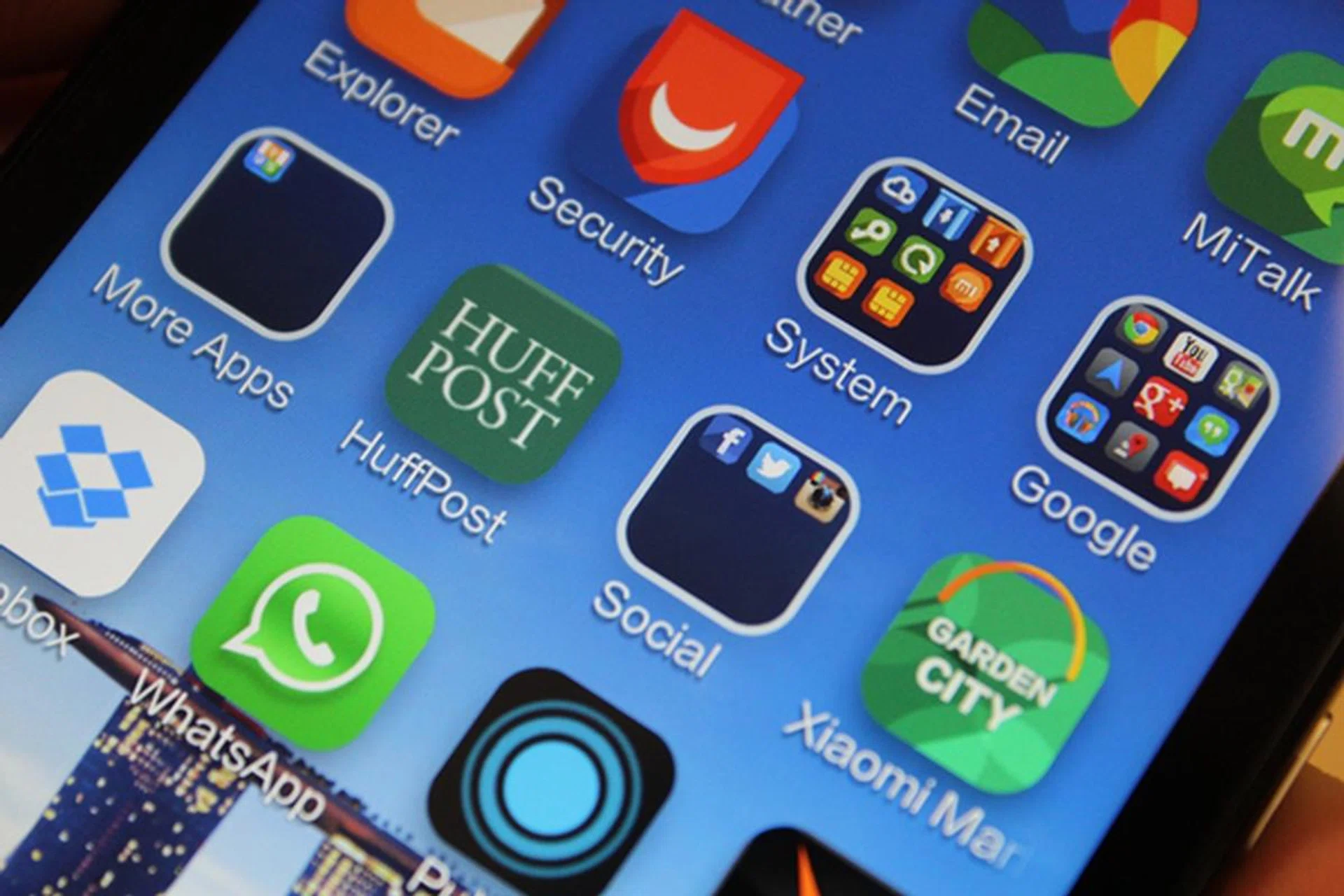 Sharp and bright, there is really nothing more you can ask of the display and it should easily please most consumers.