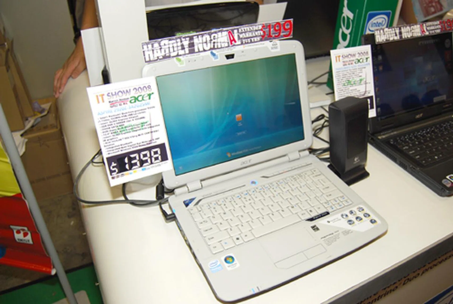  Supporting an Intel Pentium Dual Core Processor T2370 (1.73GHz, 533MHz FSB, 1MB L2 cache), the 12.1-inch widescreen Aspire 2902Z is offered at a reduced price of S$1398 from its usual price of S$1598, and comes with a free upgrade to 2GB DDR2 RAM and 250GB HDD.  