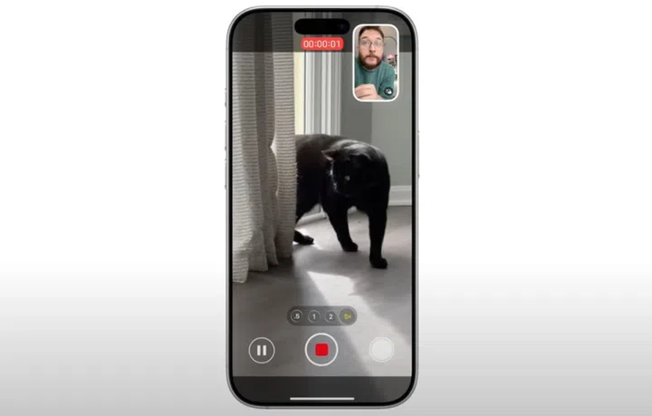 Android flagship phones have offered the ability to record with the front and back cameras for many years. What took you so long, Apple? Photo: FPT