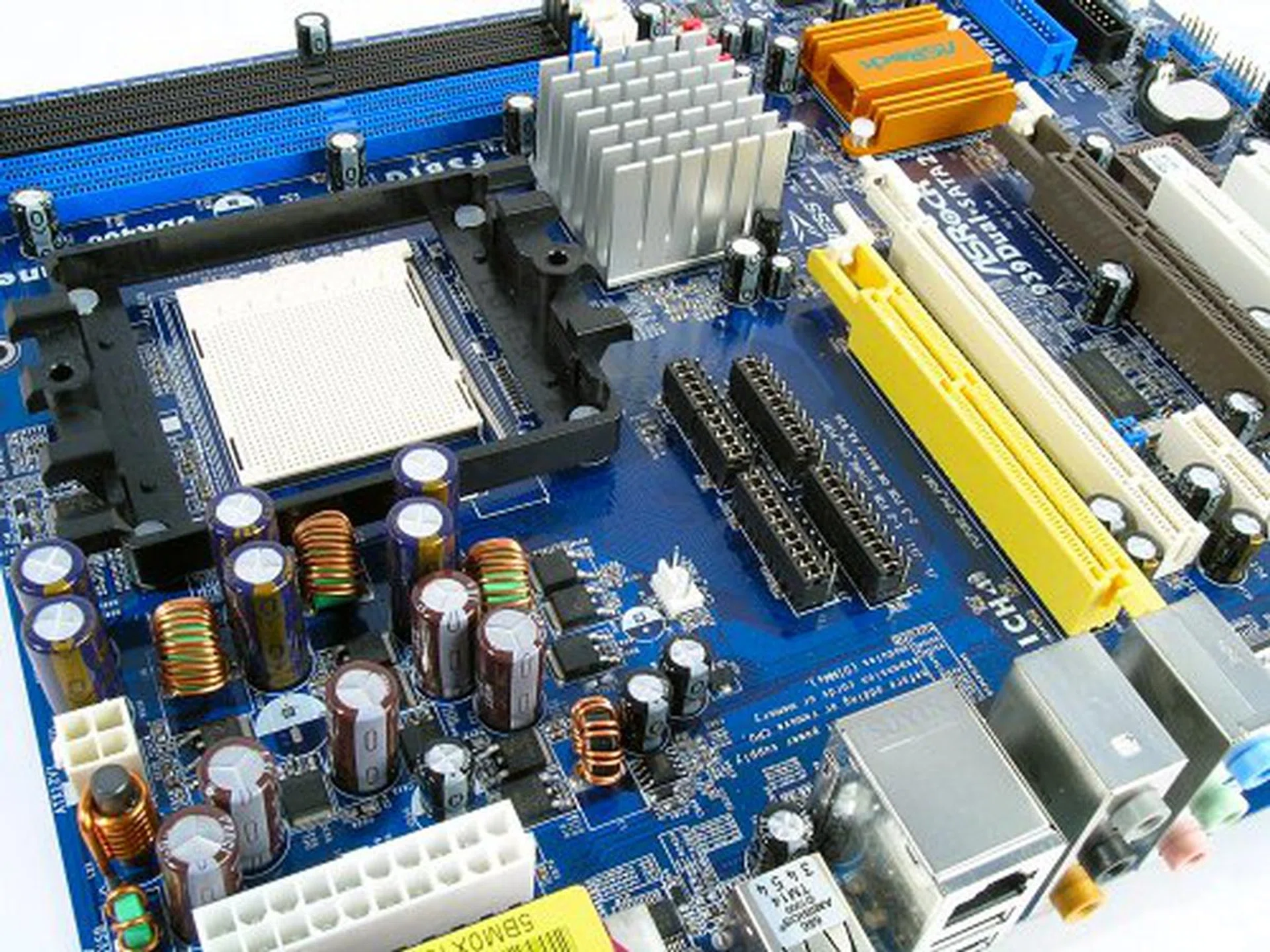 CPU socket and power component clusters moved back to clear room for future CPU daughterboard upgrade.