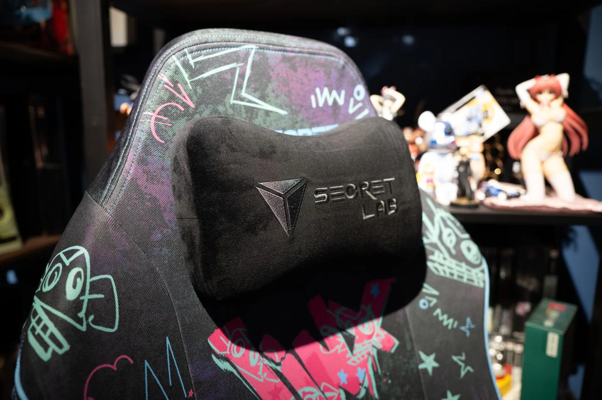 The magnetic headrest works better with the Skins Lite than the Softweave premium Skins. Photo: HWZ