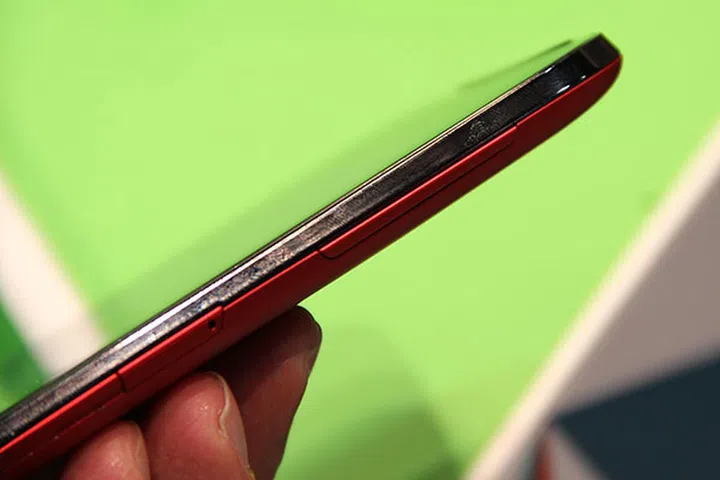 The Liquid S2 is 8.99mm thin.