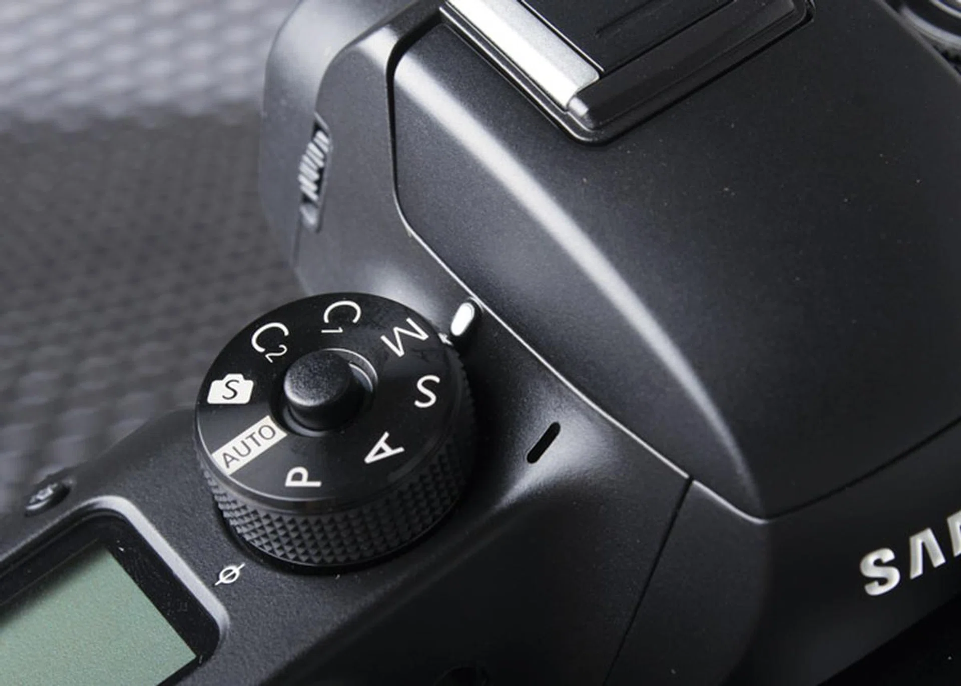 Note the push-lock on the mode dial which keeps you from accidentally shifting settings.