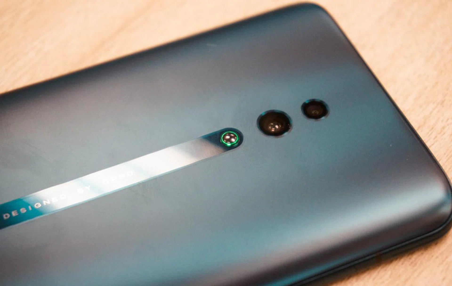 The Reno only has two cameras on the rear. 