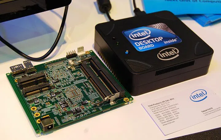 Here’s the PCB of the compact palm-sized PC, its enclosure and a name card for comparison.