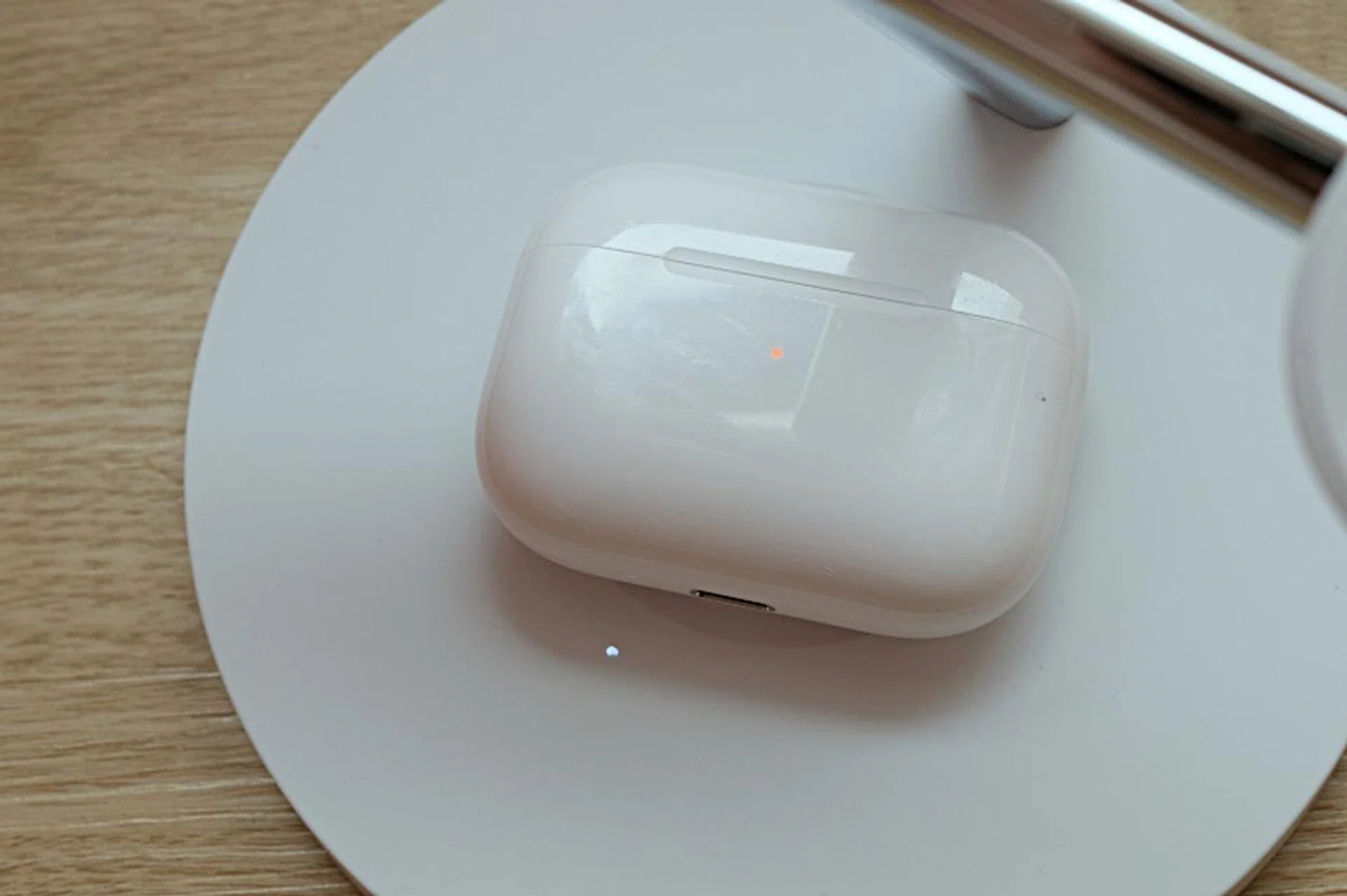 A tiny LED on the bottom wireless charging pad lights up to let you know if you've placed the device properly.