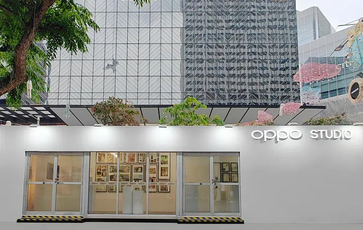 OPPO STUDIO POP-UP along Orchard Road.