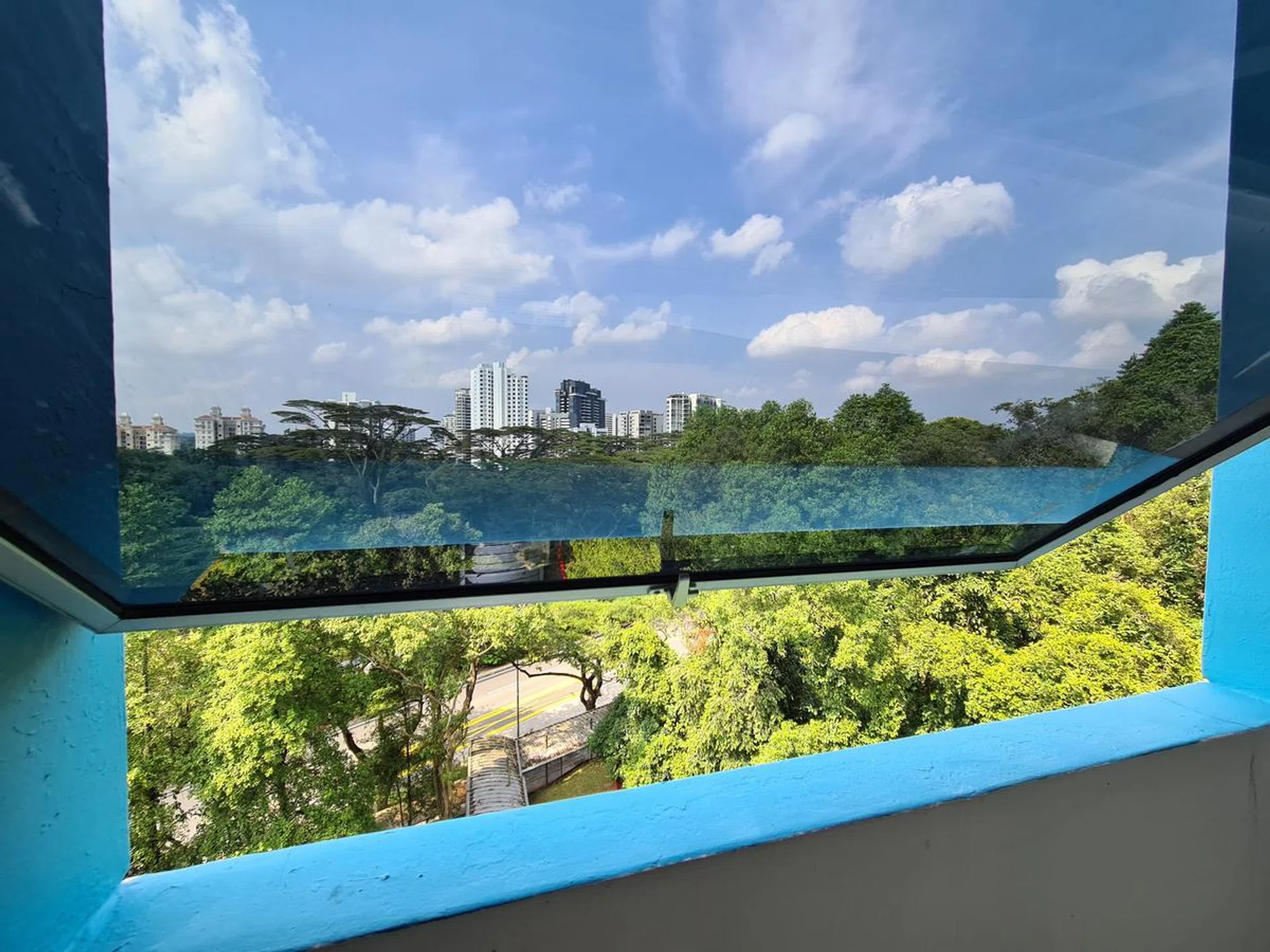 Galaxy S20 Ultra, ultra (hah!)-wideangle lens.