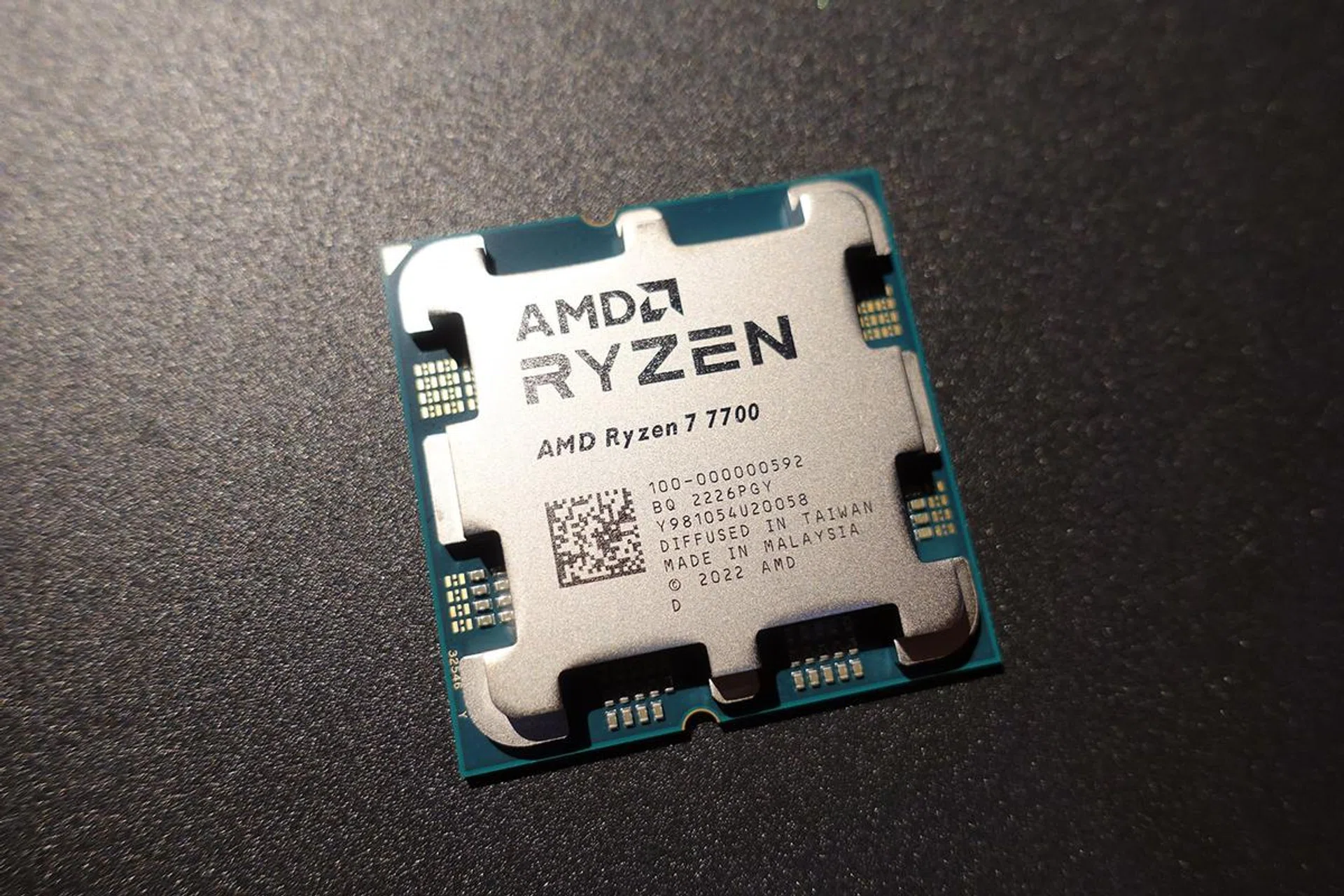 AMD Ryzen 7 7700.