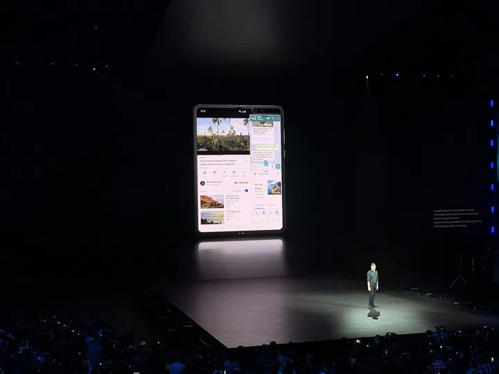 Three app multi-tasking at the same time!