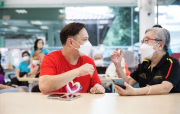 Seniors can use the data provided to attend programmes to learn how to use their smartphones better. Image source: Singtel. 