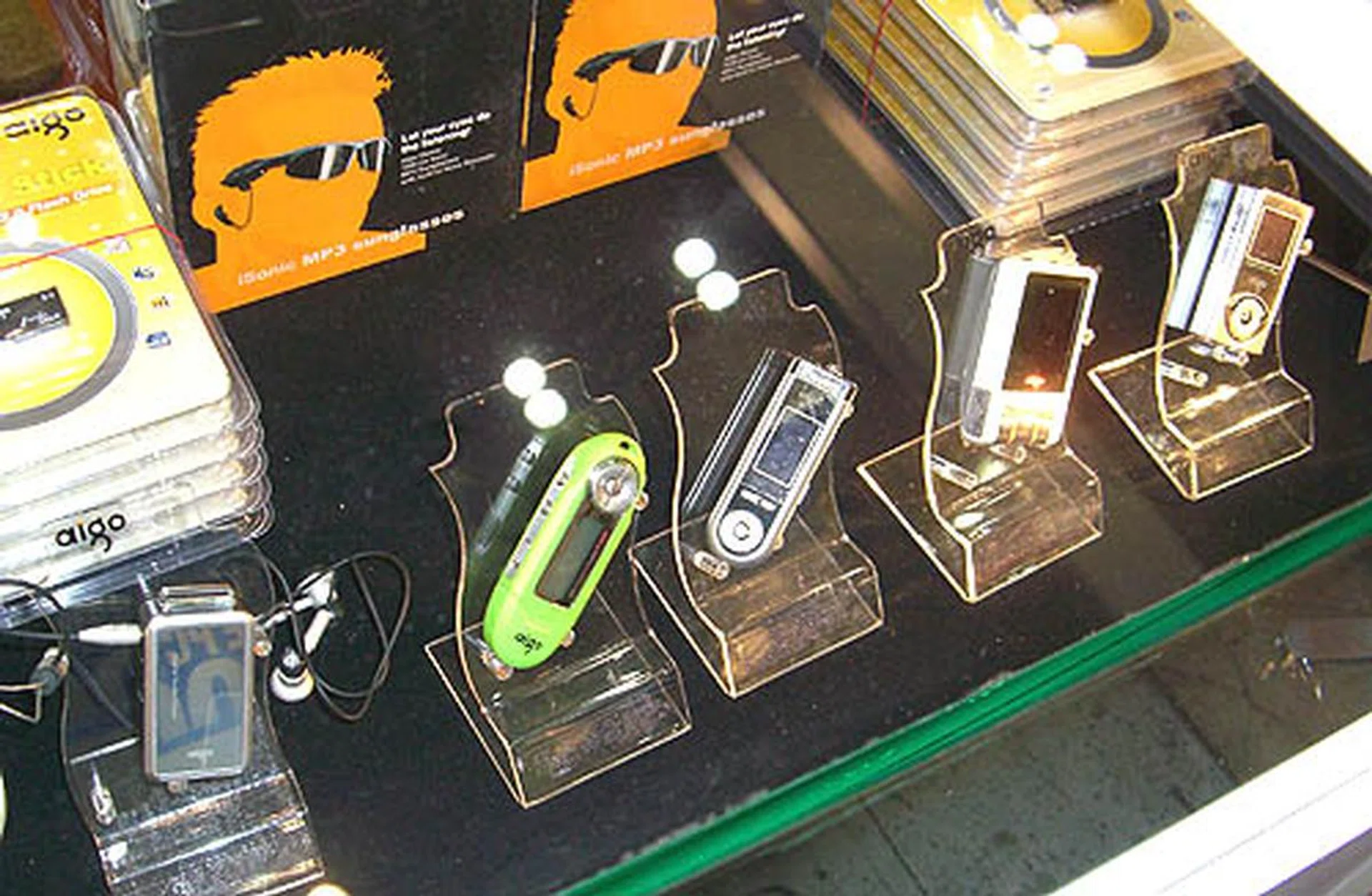 Aigo had a decent range of MP3 & MP4 players at the show. If you purchase any of these players at the show, you can also top up $10 - $30 to get Aigo's external speakers tp go along.
