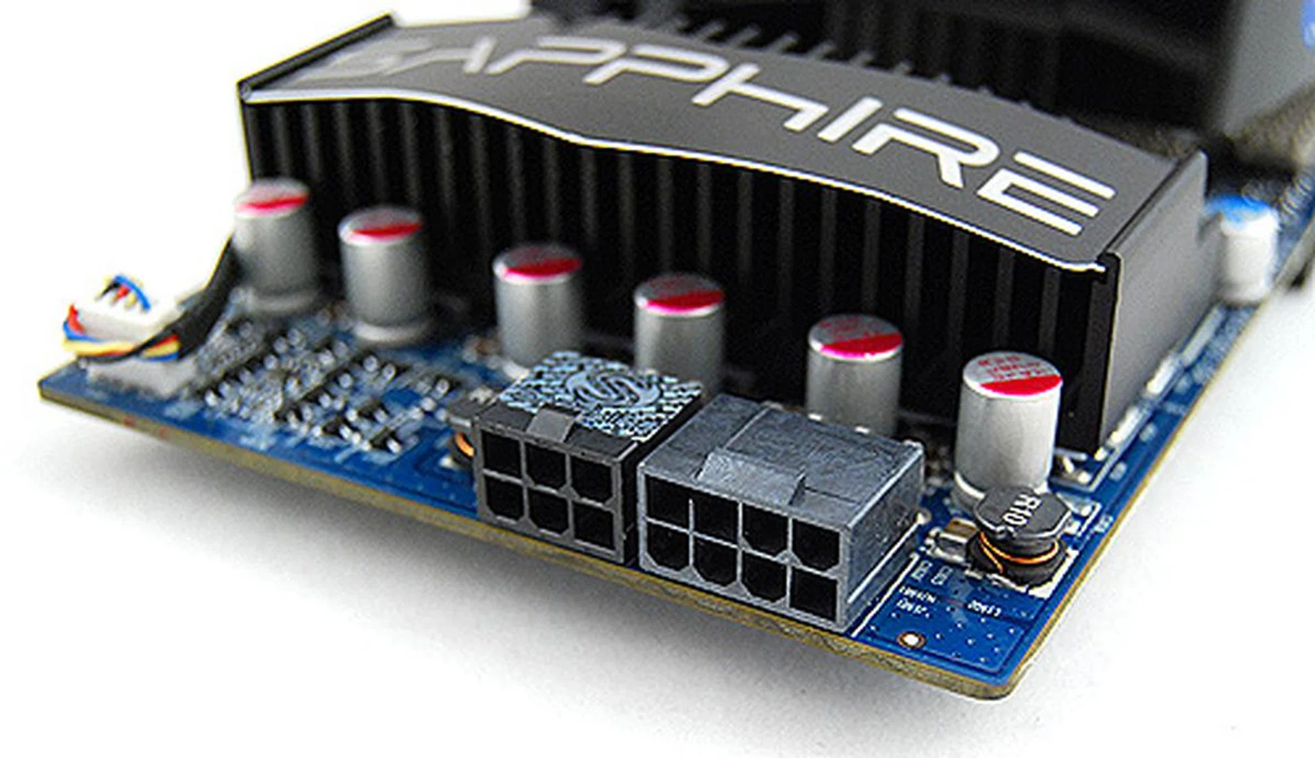 Unlike most Radeon HD 4890 cards which require two 6-pin PCIe connector to power up, the Sapphire Vapor-X HD 4890 needs both 8 and 6-pin PCIe power connectors to juice itself up. It is recommended that you have a PSU rated for at least 500W.