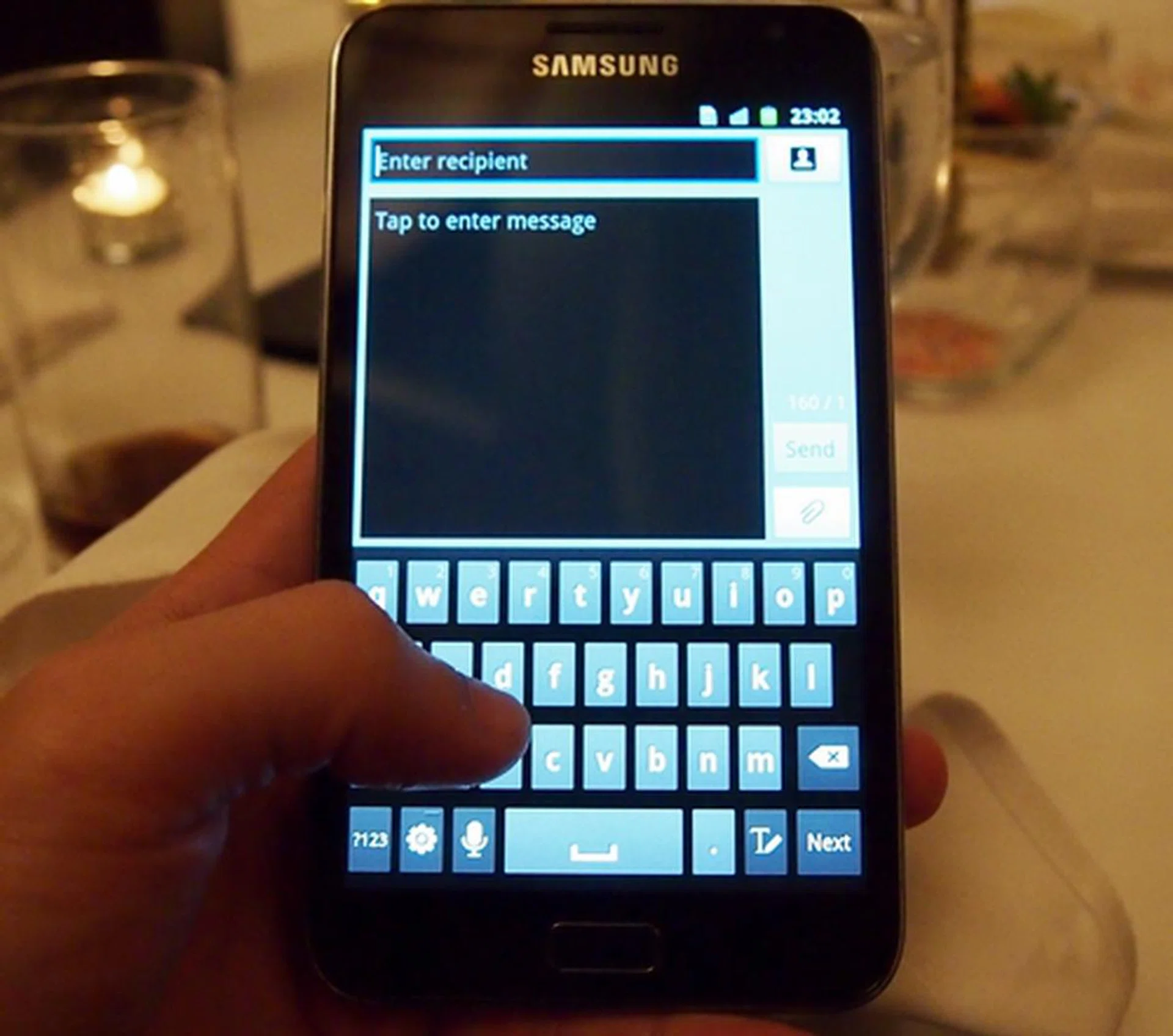 A bigger screen means a more spacious virtual keyboard. This translates to a more comfortable typing experience as the keys are sufficiently spaced and larger in size.