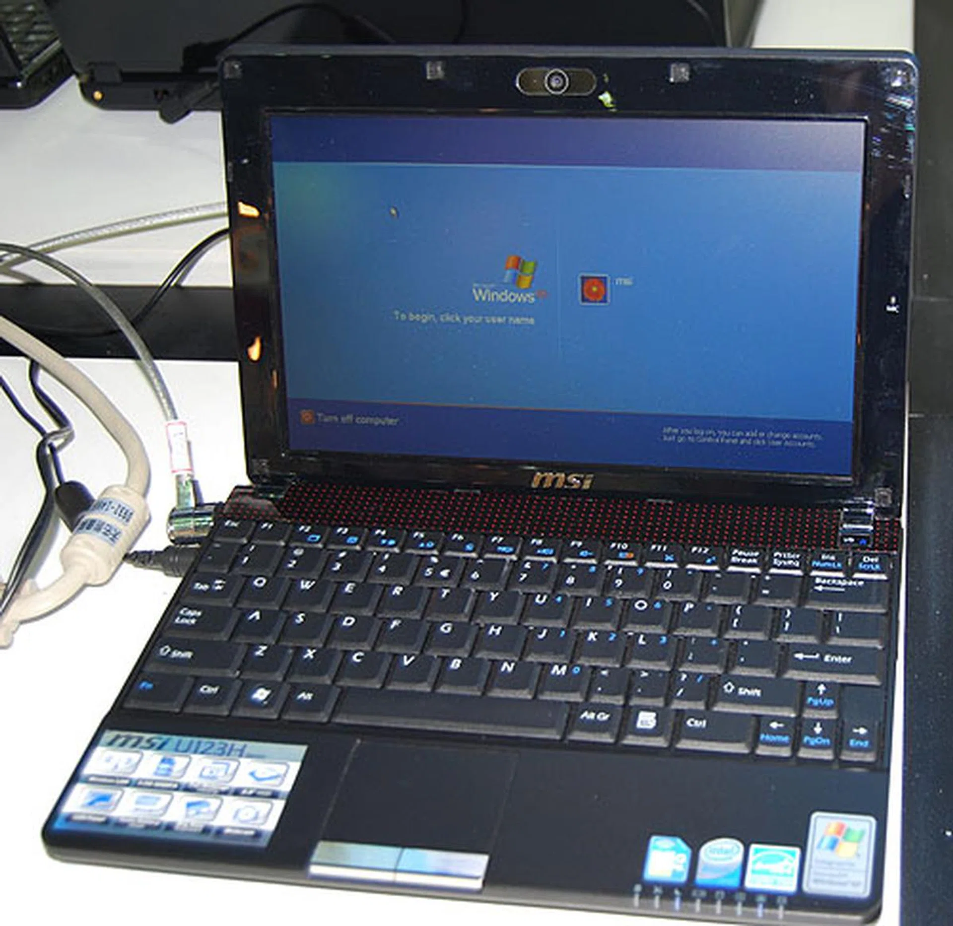 The U123H has an Intel Atom N280 processor but what's really nice about it is its built-in 3.5G HSDPA module. Other specs are typical of netbooks, like its 10-inch screen and GMA 950 graphics. It weighs 1.2kg with a 3-cell battery.