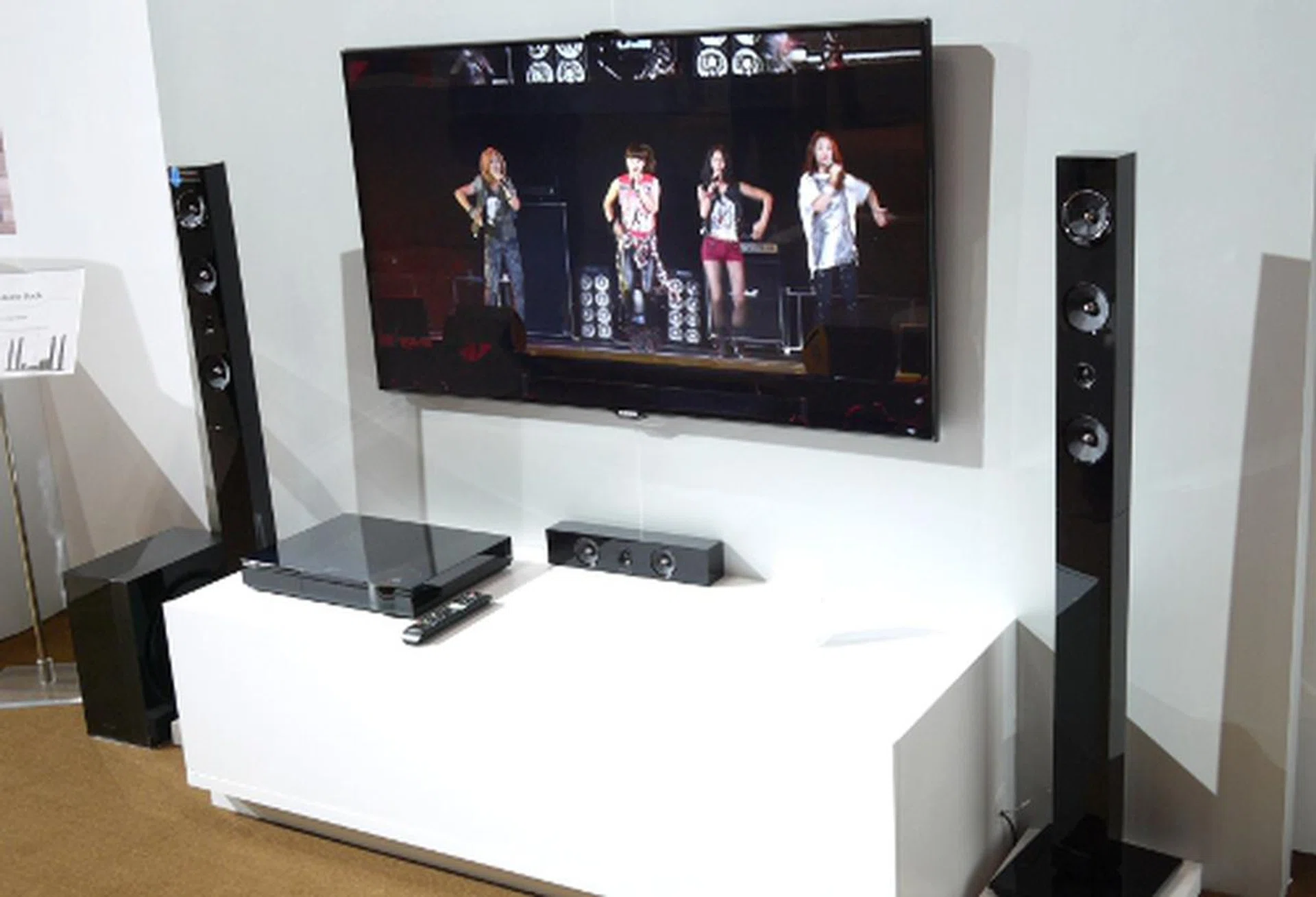 At $1,499, we figure it's a reasonable price to pay for a 3D Blu-ray home theatre system which packs a 7.1-channel sound system and Samsung's new hybrid vacuum tube amplifiers. However, whether this rig sounds impeccable remains to be seen (or heard).