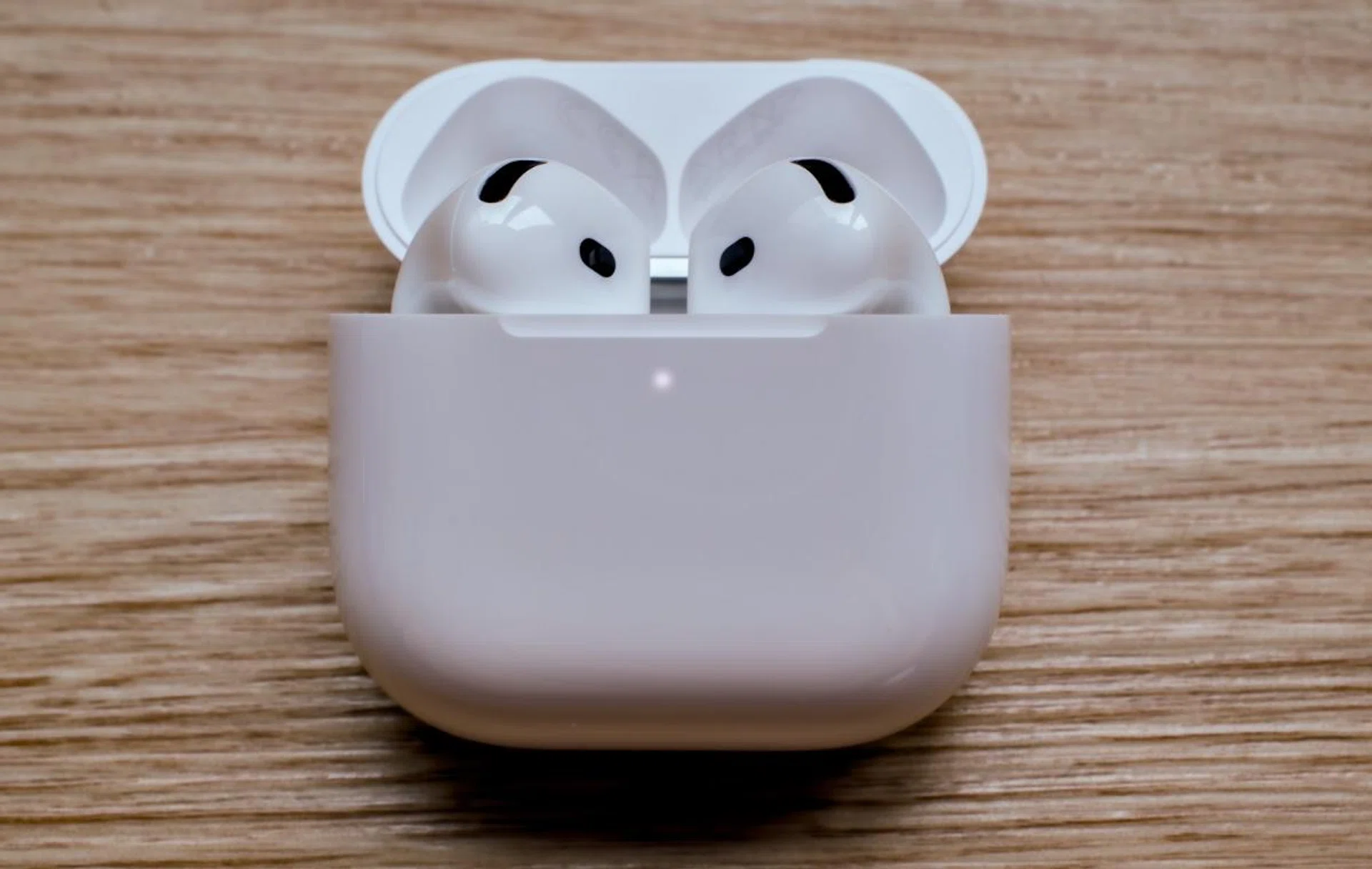 The AirPods 4 with ANC is the most impressive open-style earbuds I've heard. Photo: HWZ