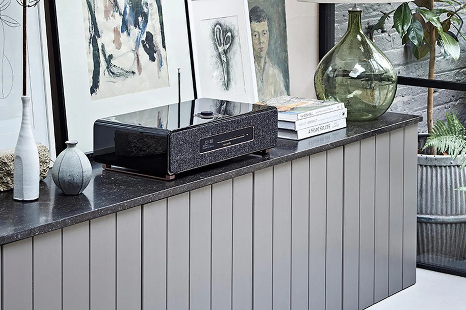 Ruark Audio R5 Signature all-in-one home speaker system (centre).