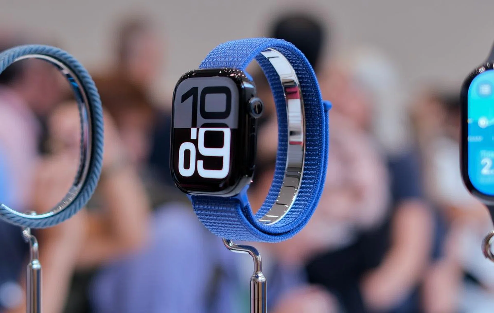 Series 10 in jet black. Photo: HWZ