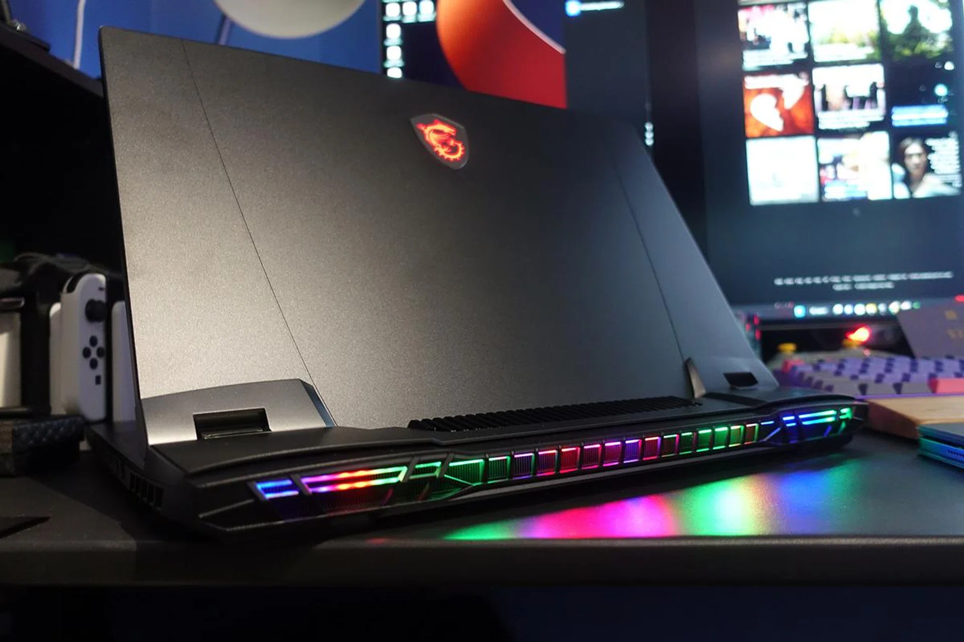 For this test drive, MSI has kindly loaned us their latest Titan GT77, the very best that they've to offer.