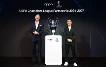 (L to R): Guy-Laurent Epstein, UEFA, next to Billy Zhang, OPPO. Photo: OPPO.