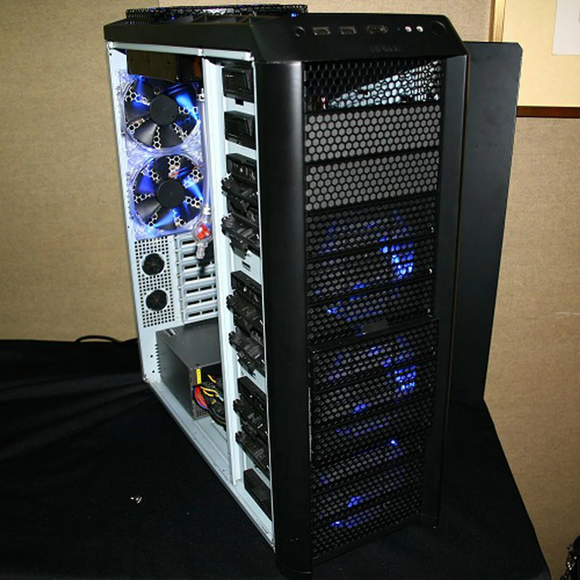  Antec's Nine Hundred casing is a new favorite of the gaming enthusiasts crowd, but for even more serious users, Antec has this new Twelve Hundred casing in its upcoming lineup. The case is taller with 12 front facing 5.25-inch bays with a couple of improvements - filters for the front intake, easier tool-free drive installation, a huge 200mm top exhaust fan and an option to have a radiator with flow indicator to mate with the top exhaust unit for the water cooling enthusiasts.  
