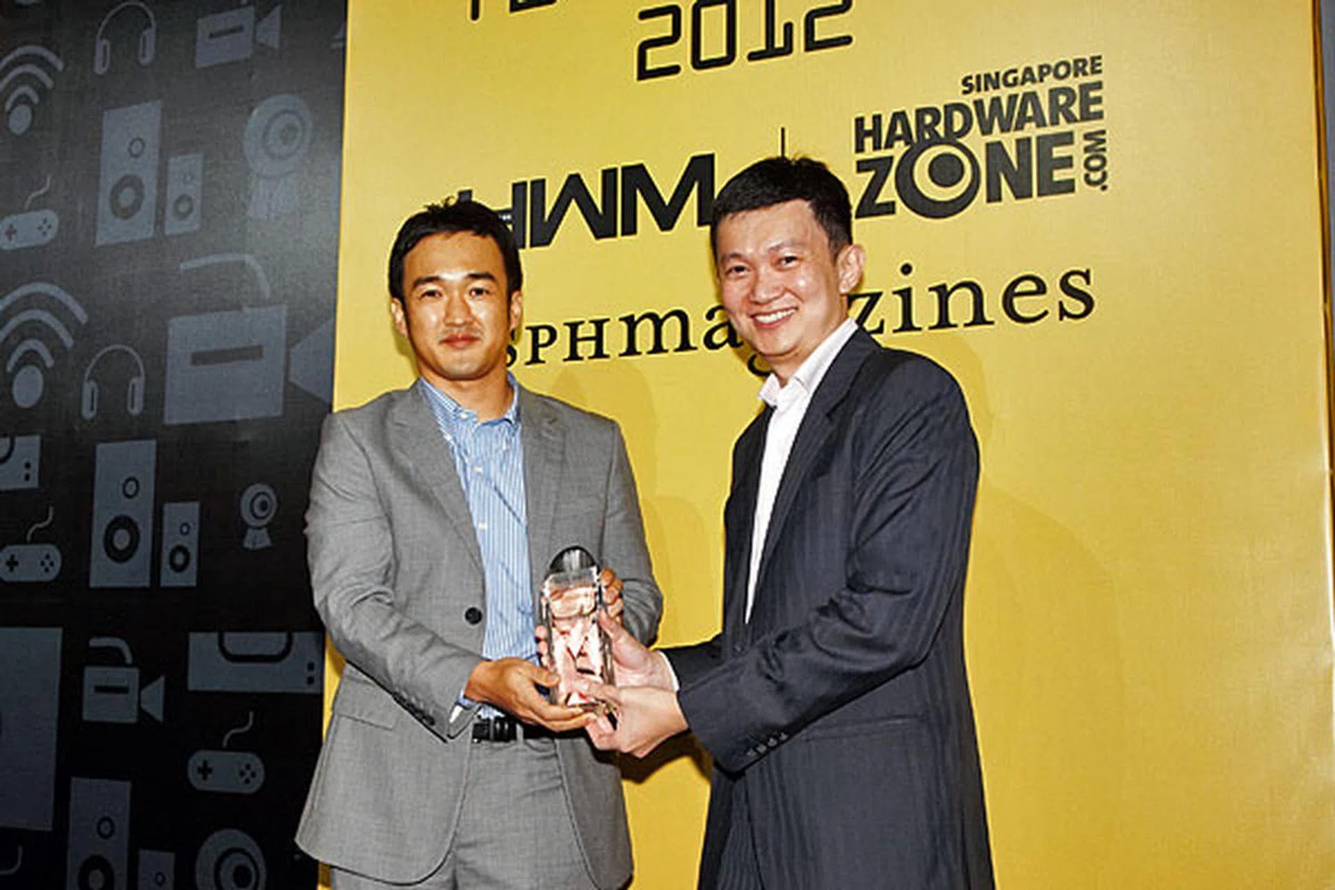 HP has won three awards: Editor's Choice for Best Multimedia Notebook, Best AIO Color Inkjet Printer, and Reader's Choice for Best Laser Printer Brand. On stage was Mr. Park Sang Hoon, Director, Consumer Business, Imaging and Printing Group of HP Singapore.