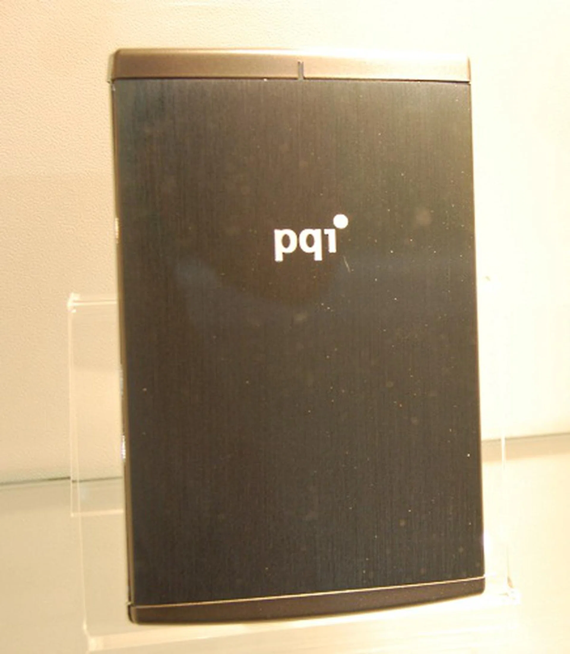 This external USB 3.0 HDD is a normal mechanical drive, with capacities at 320, 500 and 640GB. 