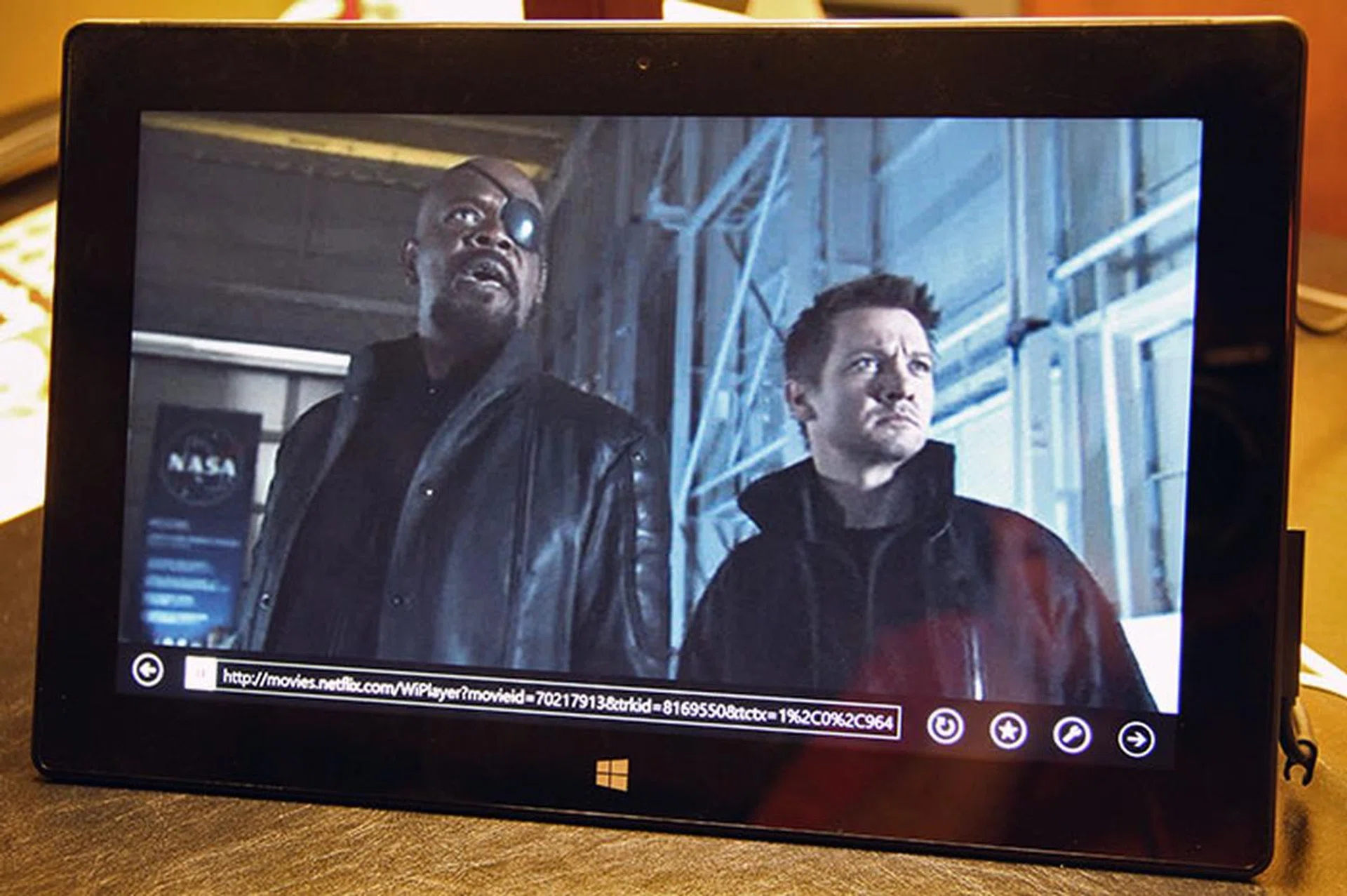 IE11. Netflix movies. No plugins.