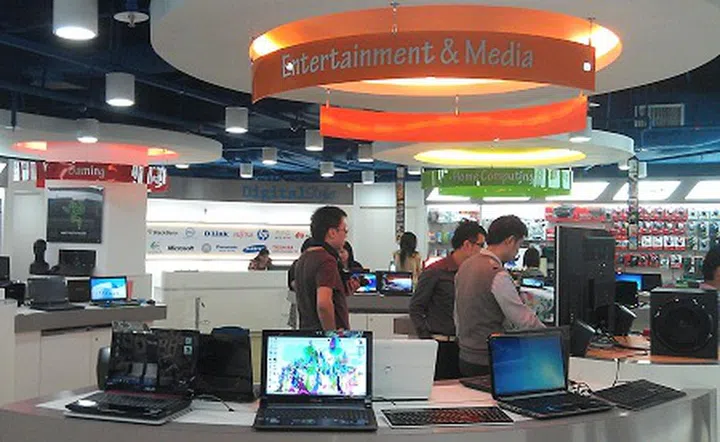 More 'island' themes seen here - Gaming, Entertainment & Media and Home  Computing. Note that notebooks - common to all of these product groups - are shown as-is with their battery packs attached. This gives users what to expect exactly in terms of weight, unlike many other stores that remove the battery packs and set inaccurate expectations.